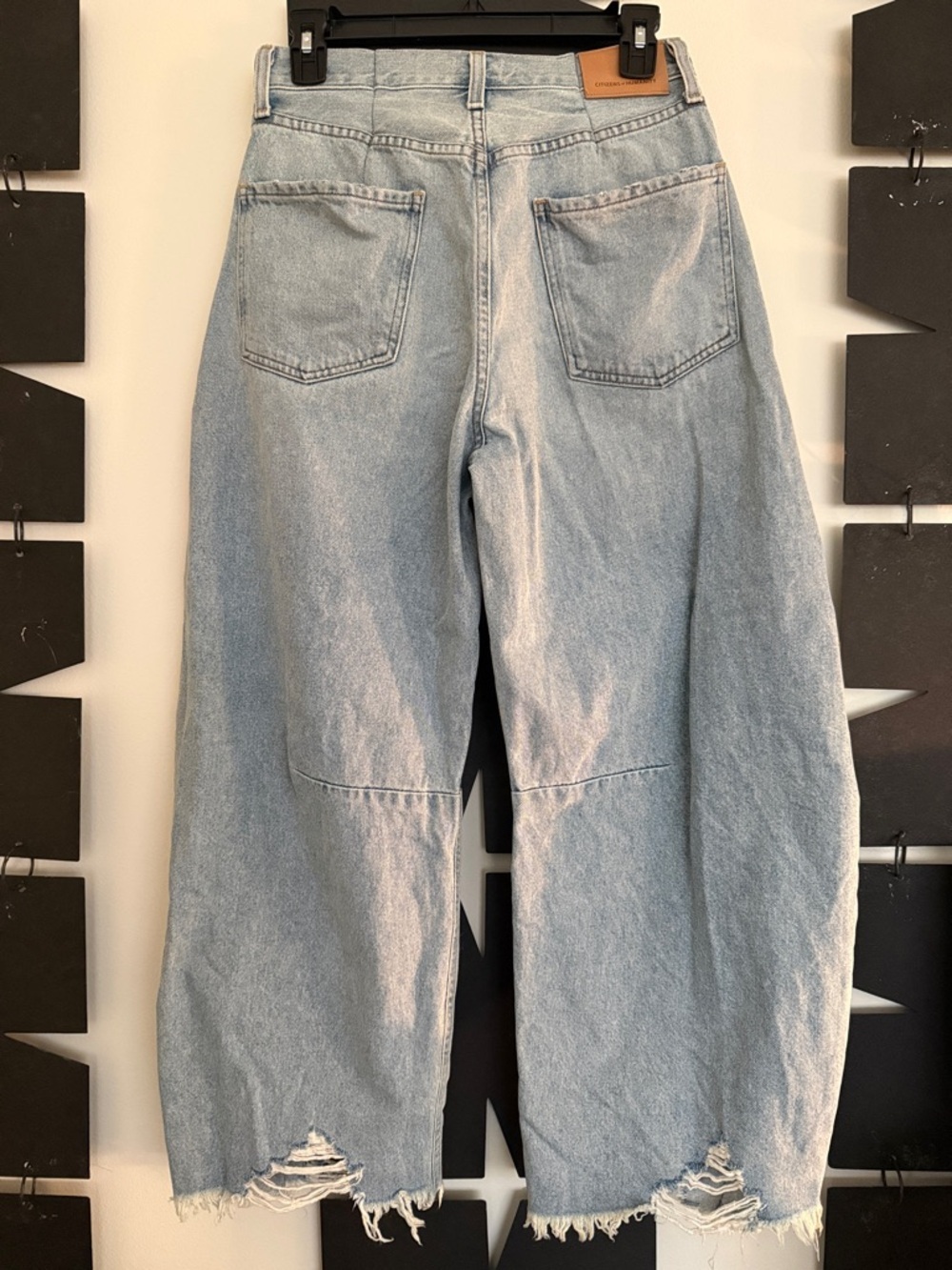 Citizens Of Humanity Distressed Light Wash Miro Barrel Jeans 26 - Picture 4 of 6